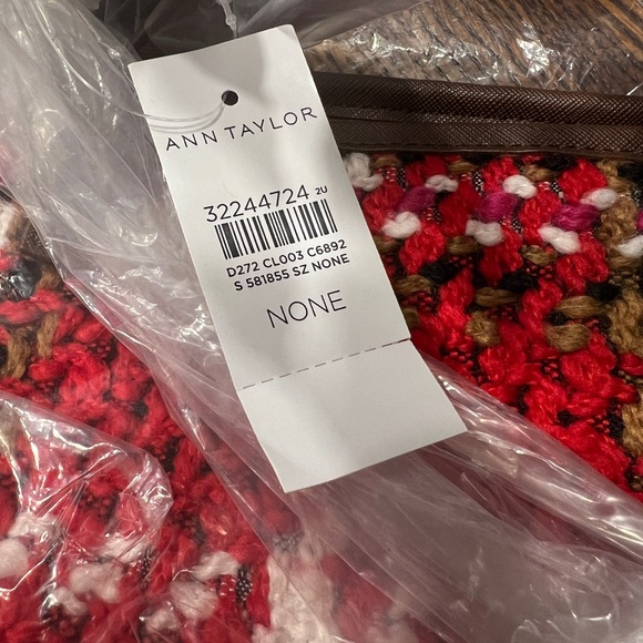 Ann Taylor NWT Red Felted Plaid Tweed Bucket Purse Tote Bag - Picture 4 of 7